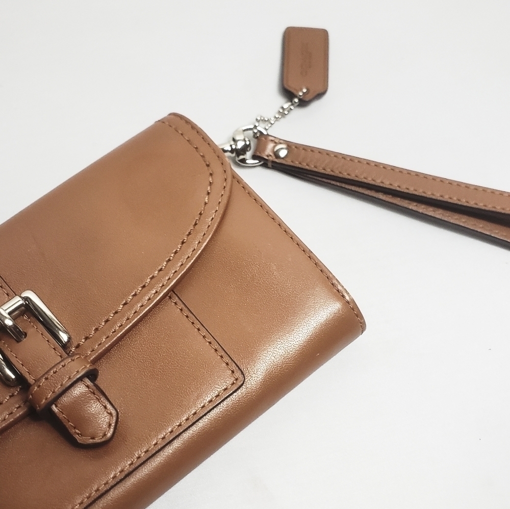COACH Leather Wristlet Wallet! - Picture 2 of 7